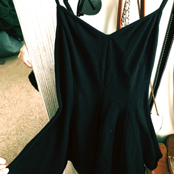 Black flow out dress - Picture 1 of 2